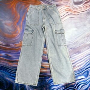 Wide leg Cargo Jeans with 2 front pockets and 2 pockets w flaps on the sides MED